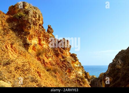 Ponta Da Piedade spettacolare formazione rocciosa sulla costa di Algarve in Portogallo Foto Stock