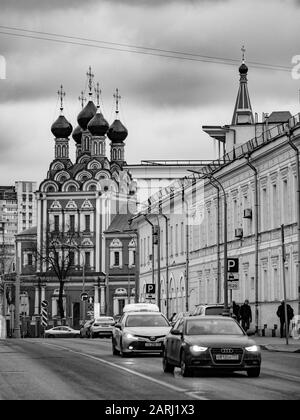 Mosca, Russia - 17 gennaio 2020: Cupole di San Nicola su Bolvanovka. Nel 1632 fu costruita a Bolvanovka la chiesa in legno di San Nicola. In 1 Foto Stock