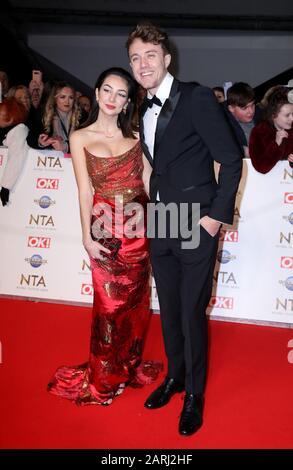 Anne-Sophie Flury e Roman Kemp partecipano ai National Television Awards 2020 che si sono tenuti alla O2 Arena di Londra. Foto Stock