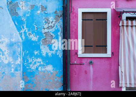 Le case colorate di Burano, Laguna di Venezia, Venezia Italia Foto Stock