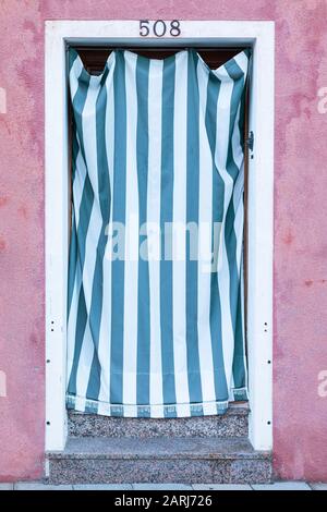 Le case colorate di Burano, Laguna di Venezia, Venezia Italia Foto Stock