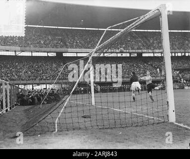 Calcio. Paesi Bassi Contro Danimarca Rotterdam. Data del momento del gioco: 7 marzo 1953 Località: Rotterdam, Zuid-Holland Parole Chiave: Sport, calcio Foto Stock