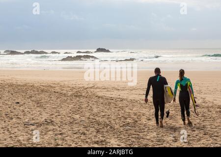 Surf, Praia Do Castelejo, Algarve, Portogallo Foto Stock