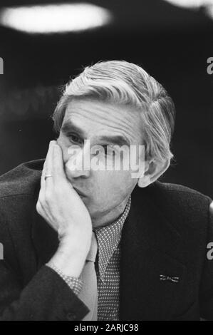 Riunione NOS Board circa a.o. la nota Broadcasting e cavo. Alcune persone alla riunione Data: 22 gennaio 1982 Parole Chiave: Riunioni Nome dell'istituzione: Nn Foto Stock