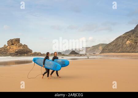 Surf, Praia Do Castelejo, Algarve, Portogallo Foto Stock