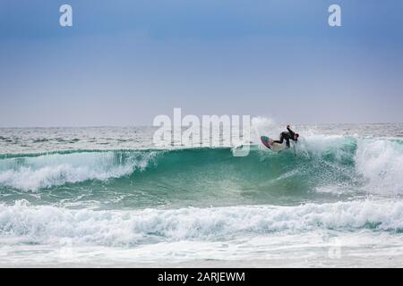 Surf, Praia Do Castelejo, Algarve, Portogallo Foto Stock