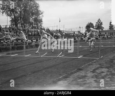 Concorso Internazionale di Atletica Pro Patria Rotterdam, 110 m ostacoli uomini Data: 3 Luglio 1955 Località: Rotterdam, Zuid-Holland Parole Chiave: Atletica, sport Nome Della Persona: Pro Patria Foto Stock