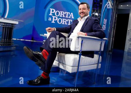 Matteo Salvini indossa calzini verdi a strisce Matteo Salvini wearing  striped green socks Roma 20/06/2018. Il Ministro dell'Interno ospite della  trasmissione tv Porta a Porta. Rome 20th of June. Italian Minister of