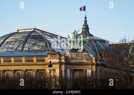 Il famoso Grand Palais nel centro di Parigi Foto Stock