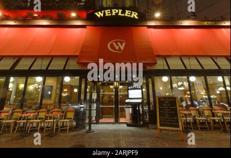 Wepler, il più grande oyster house di Parigi, situato tra il quartiere di Montmartre e Pigalle, questa brasserie rimane un must per gli amanti di Parigi. Foto Stock