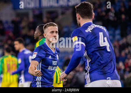 Cardiff, Regno Unito. 28th Gen 2020. Gavin Whyte di Cardiff City celebra il suo gol di apertura lati segnato da Callum Paterson. EFL Skybet Championship match, Cardiff City / West Bromwich Albion al Cardiff City Stadium martedì 28th gennaio 2020. Questa immagine può essere utilizzata solo per scopi editoriali. Solo uso editoriale, licenza richiesta per uso commerciale. Nessun utilizzo nelle scommesse, nei giochi o nelle singole pubblicazioni club/campionato/giocatore. PIC by Lewis Mitchell/Andrew Orchard sports photography/Alamy Live News Credit: Andrew Orchard sports photography/Alamy Live News Foto Stock