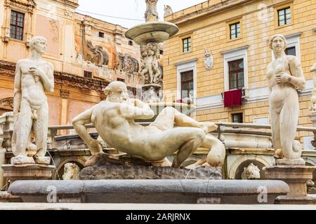 Italia, Sicilia, Provincia Di Palermo, Palermo. 20 Aprile 2019. La Fontana Pretoria, Fontana Pretoriana, nella città di Palermo. Foto Stock