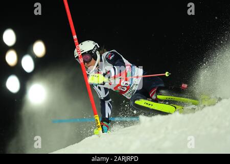 Schladming, Austria. 28th Gen 2020. Laurie Taylor della Gran Bretagna corre lungo il corso durante la gara di Slalom della Coppa del mondo di Sci Alpino Audi FIS il 28 gennaio 2020 a Schladming, Austria. Credit: Agenzia Fotografica Sportiva Europea/Alamy Live News Foto Stock
