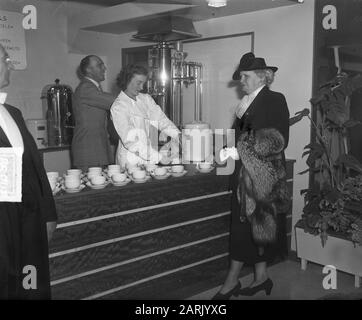 Consulenza per il tè Europa, Singel 170/72, commissioning nuovo spazio espositivo ecc. Data: 29 maggio 1950 luogo: Amsterdam Parole Chiave: Mostre, tè Foto Stock