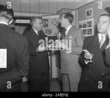 Consulenza per il tè Europa, Singel 170/72, commissioning nuovo spazio espositivo ecc. Data: 29 maggio 1950 luogo: Amsterdam Parole Chiave: Mostre, tè Foto Stock