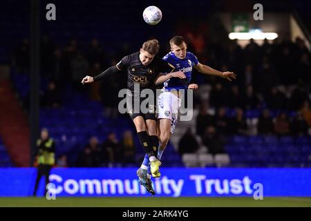 Oldham, Regno Unito. 28th Gen 2020. Oldham, INGHILTERRA - GENNAIO 28th Tom Hamer di Oldham Athletic e Danny Rose di Mansfield Town durante la partita Sky Bet League 2 tra Oldham Athletic e Mansfield Town a Boundary Park, Oldham il Martedì 28th Gennaio 2020. (Credit: Eddie Garvey | Mi News) Credit: Mi News & Sport /Alamy Live News Foto Stock