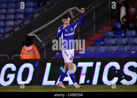 Oldham, Regno Unito. 28th Gen 2020. Oldham, INGHILTERRA - GENNAIO 28th Jonny Smith di Oldham Athletic festeggia il suo primo gol ai lati durante la partita Sky Bet League 2 tra Oldham Athletic e Mansfield Town a Boundary Park, Oldham martedì 28th gennaio 2020. (Credit: Eddie Garvey | Mi News) Credit: Mi News & Sport /Alamy Live News Foto Stock