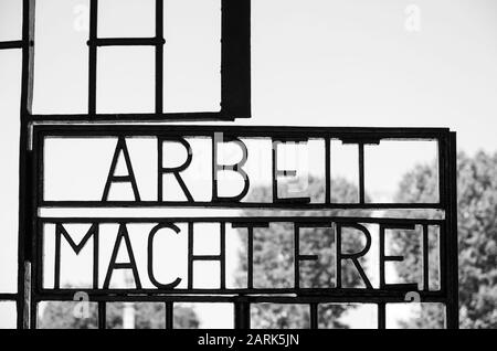 Arbeit macht frei, campo di concentramento di Sachsenhausen a Berlino Foto Stock