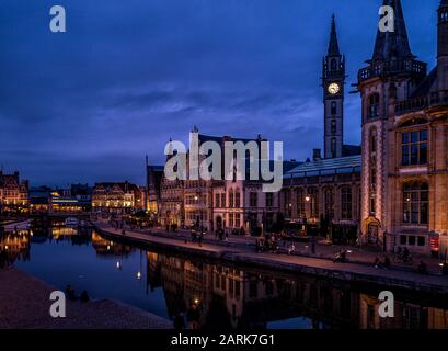 Vista serale sul fiume di Gand Belgio Foto Stock