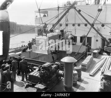 Spedizione di tre motori antincendio costruiti dalla società Boudewijn a Geldermalsen in Indonesia, Questi sono stati destinati ad un aeroporto There Data: 26 maggio 1955 Ubicazione: Indonesia Parole Chiave: Vigili del fuoco, veicoli nome Della Persona: Boudewijn Foto Stock