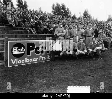 Squadra di baseball OVVO Amsterdam Annotazione: Assegnazione foto Hero [due to advertising plate Links] Data: 10 settembre 1955 Località: Amsterdam, Noord-Holland Parole Chiave: ELFTAL, incarichi Nome personale: Hero Baseball Foto Stock