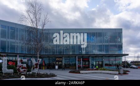 Diversi ristoranti nel Liffey Valley Shopping Centre di Dublino, tra cui Zizzi, Dante Pizza, Eddie Rockets, Cosmo e TGI Foto Stock