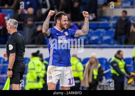 Cardiff, Regno Unito. 28th Gen 2020. Lee Tomlin della città di Cardiff celebra a tempo pieno. EFL Skybet Championship match, Cardiff City / West Bromwich Albion al Cardiff City Stadium martedì 28th gennaio 2020. Questa immagine può essere utilizzata solo per scopi editoriali. Solo uso editoriale, licenza richiesta per uso commerciale. Nessun utilizzo nelle scommesse, nei giochi o nelle singole pubblicazioni club/campionato/giocatore. PIC by Lewis Mitchell/Andrew Orchard sports photography/Alamy Live News Credit: Andrew Orchard sports photography/Alamy Live News Foto Stock