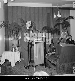 Incontro Giubilare Il Mulino Olandese 40 Anni. Tavolo da tavola. Segretario Hollandse Molen 40 anni di servizio Data: 3 marzo 1963 Parole Chiave: Tavoli da tavolo, anniversari, riunioni Foto Stock