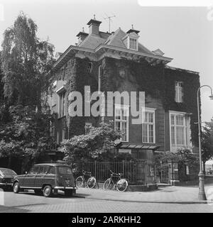 Institut Français (Maison Descartes) al Museumplein di Amsterdam la Maison Descartes è un istituto culturale fondato nel 1933 e finanziato dal Ministero francese delle Relazioni estere Data: 8 agosto 1969 posizione: Amsterdam, Noord-Holland Parole Chiave: Organizzazioni di interesse, immagini della città Foto Stock