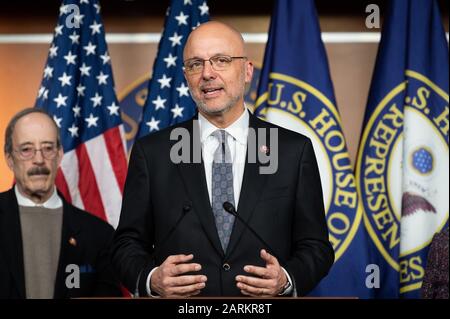 28 gennaio 2020 - Washington, DC, Stati Uniti: Il rappresentante degli Stati Uniti Ted Deutch (D-FL) parla del recente viaggio bipartisan del Congresso in Polonia e Israele per la commemorazione di 75 anni dalla liberazione di Auschwitz. (Foto di Michael Brochstein/Sipa USA) Foto Stock