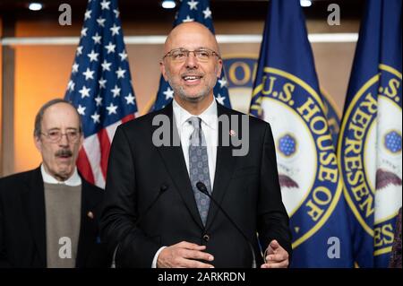 28 gennaio 2020 - Washington, DC, Stati Uniti: Il rappresentante degli Stati Uniti Ted Deutch (D-FL) parla del recente viaggio bipartisan del Congresso in Polonia e Israele per la commemorazione di 75 anni dalla liberazione di Auschwitz. (Foto di Michael Brochstein/Sipa USA) Foto Stock