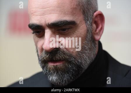 Madrid, Spagna. 28th Gen 2020. Luis Tosar partecipa alla prima di 'Adú' (finale di Emboscada) al cinema Callao di Madrid. Credit: Sopa Images Limited/Alamy Live News Foto Stock