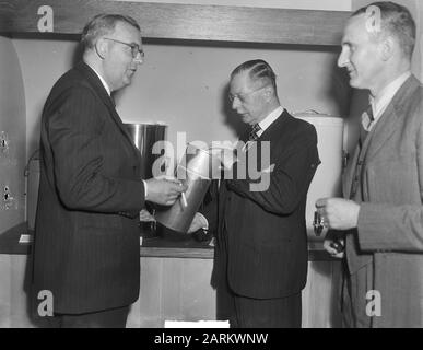 Consulenza per il tè Europa, Singel 170/72, commissioning nuovo spazio espositivo ecc. Data: 29 maggio 1950 luogo: Amsterdam Parole Chiave: Mostre, tè Foto Stock