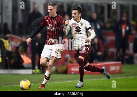 Milano, Italia - 28 gennaio, 2020: Andrea conti di AC Milan è sfidato da Alejandro 'Alex' Berenguer di Torino FC durante la partita di calcio Coppa Italia tra AC Milan e Torino FC. Credito: Nicolò Campo/Alamy Live News Foto Stock