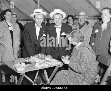 International Gemini Congress At Oirschot Data: 22 Maggio 1955 Località: Oirschot Parole Chiave: Congressi, Gemelli Foto Stock