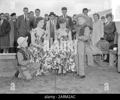International Gemini Congress At Oirschot Data: 22 Maggio 1955 Località: Oirschot Parole Chiave: Congressi, Gemelli Foto Stock