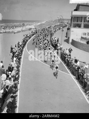 Campionati del mondo dilettanti in bicicletta sulla strada a Zandvoort, la peleton tira da Zandvoort Data: 15 agosto 1959 Foto Stock