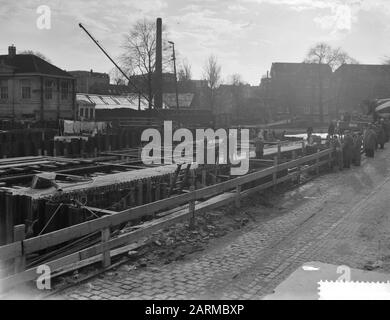 Gettando fondazioni concrete per il ponte Hortus Data: 10 novembre 1959 Parole Chiave: FUNDERINES, Landfill Nome personale: HORTUSBRIDGE Foto Stock