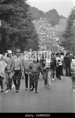 Quattro giorni Nijmegen, 3rd giorno; escursionisti sulla strada Data: 20 luglio 1978 luogo: Nijmegen Parole Chiave: VIEDAZES, escursionisti Foto Stock