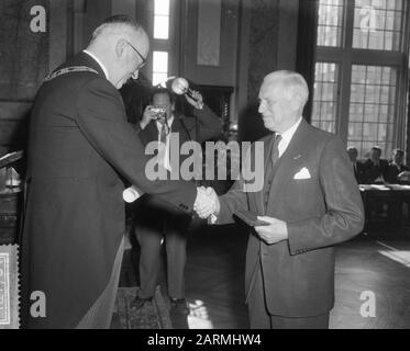 Premio di OldenbarneveltPenning a Ernste Data: 15 maggio 1961 Parole Chiave: Anefo Awards Nome personale: OLDENBARNEVELTPENNING Foto Stock