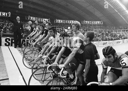 Quarto Amsterdam In bicicletta Per Sei giorni in RAI. Alderman 30.12.y risolve il tiro di partenza Data: 11 Dicembre 1969 Parole Chiave: Ciclismo Nome personale: Utente, A.A. Foto Stock