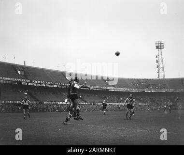 Feyenoord contro VVV. Data del momento del gioco: 10 Dicembre 1961 Parole Chiave: Sport, calcio Nome dell'istituzione: Feyenoord, Ufficio Turistico Foto Stock