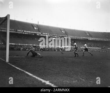 Feyenoord contro VVV. Data del momento del gioco: 10 Dicembre 1961 Parole Chiave: Sport, calcio Nome dell'istituzione: Feyenoord, Ufficio Turistico Foto Stock