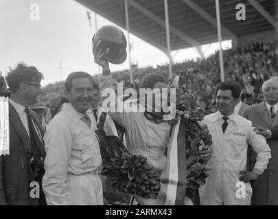 Grand Prix Te Zandvoort, Cerimonia Graham Hil Data: 20 Maggio 1962 Località: Noord-Holland, Zandvoort Parole Chiave: Hultations Foto Stock