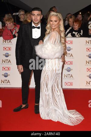 La Foto Deve Essere Accreditata ©Alpha Press 079965 28/01/2020 Tommy Fury E Molly Mae Hague National Television Tv Nta Awards 2020 Alla O2 Arena Di Londra Foto Stock