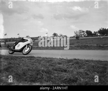 TT Assen 1963 TT ad Assen. La classe 500cc. Phil Read (Inghilterra) Data: 29 Giugno 1963 Località: Axis Keywords: Moto, sport motoristici, corse Nome Persona: Read, Phil Foto Stock