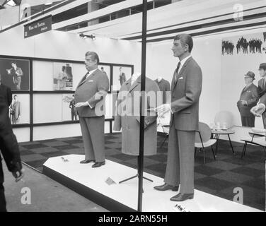 Fiera della moda uomo aperto in RAI Data: 31 Agosto 1964 Località: Amsterdam, Noord-Holland Parole Chiave: Confection Nome istituto: Rai Foto Stock