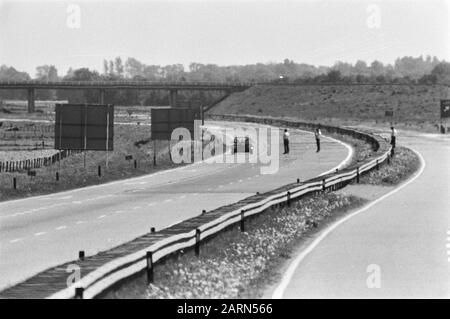 Quinto, sesto, settimo giorno ostaggio prendere treno De Punt (Pentecoste); viadotto in treno (strada) Data: 28 maggio 1977 luogo: Il punto Parole Chiave: Ostaggi, treni, viadotti Foto Stock