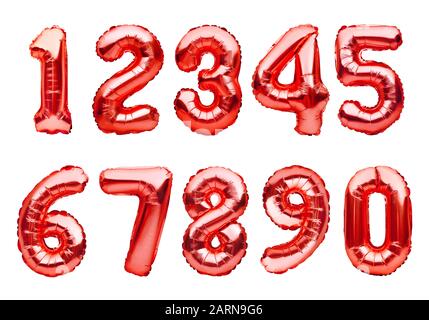 Set con palloncini in lamina rossa a forma di numeri isolati su sfondo bianco. Numeri palloncini gonfiabili metallici. Celebrazione, educazione, sconto Foto Stock