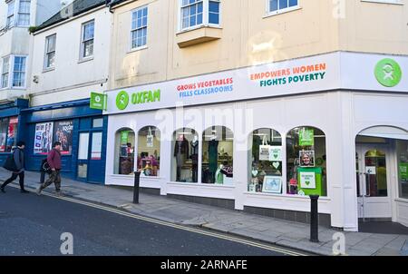 Il negozio di beneficenza Oxfam in St James's Street Brighton East Sussex UK Foto Stock